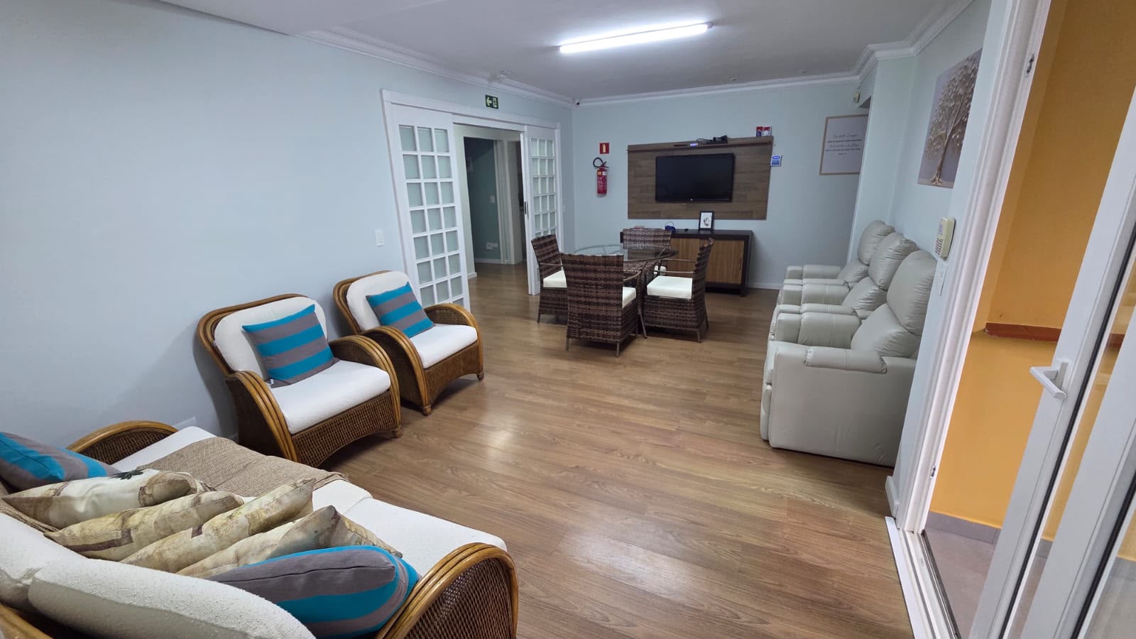 Foto das poltronas da sala de estar